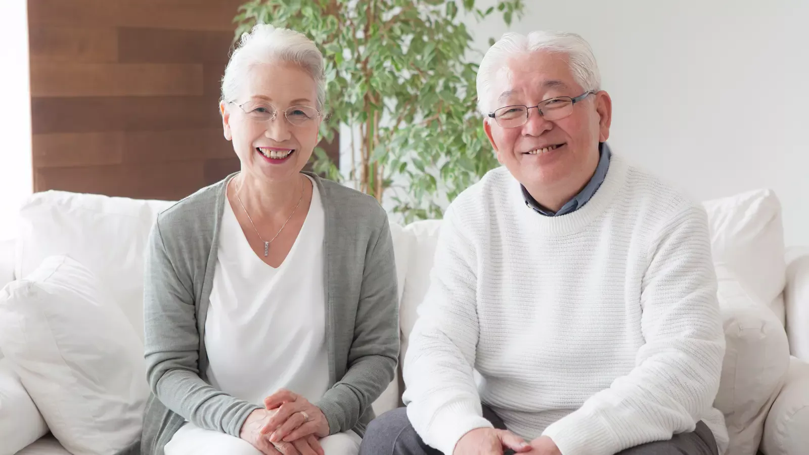 笑顔の老夫婦