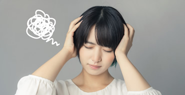 困り顔の女性