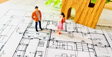 リフォーム箇所を考える夫婦
