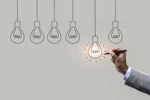 アイデアを思いつく様子を表現した画像